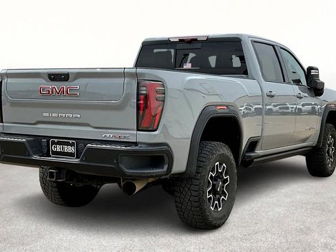 Used 2024 GMC Sierra 2500 AT4X image 2
