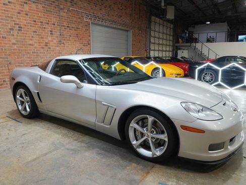 Used 2010 Chevrolet Corvette Grand Sport w/ Preferred Equipment Group RWD image 2
