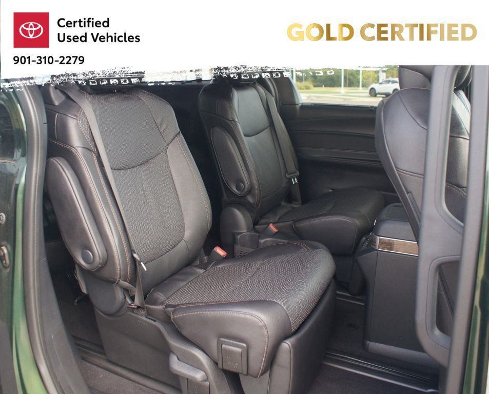 Used 2025 Toyota Sienna Platinum AWD/4WD image 25