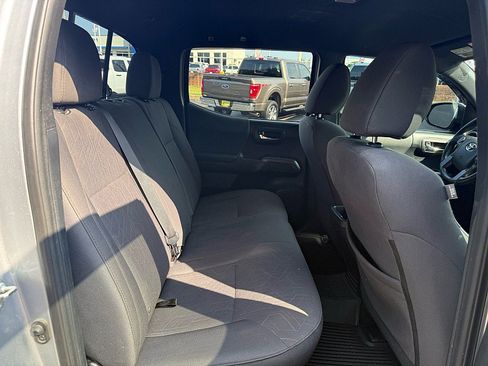 Used 2018 Toyota Tacoma TRD Off-Road AWD/4WD image 15