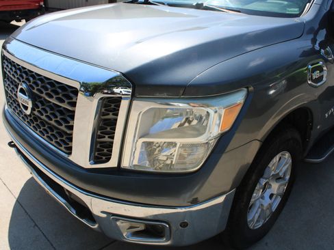 Used 2017 Nissan Titan SV AWD/4WD image 3