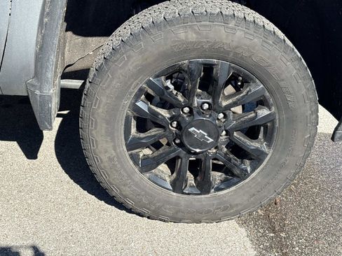 Used 2025 Chevrolet Silverado 2500 Custom w/ Custom Value Package image 10