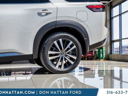 Used 2024 Nissan Pathfinder Platinum AWD/4WD image 41