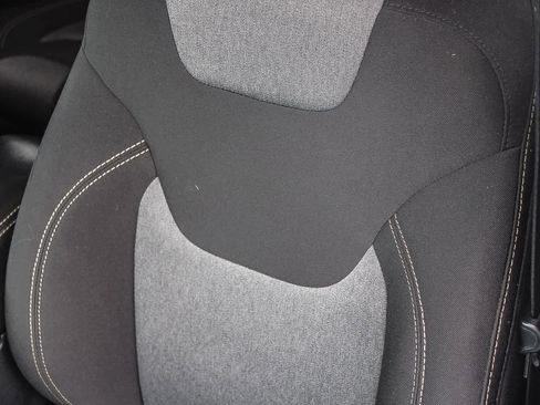 Used 2018 Jeep Cherokee Latitude image 23