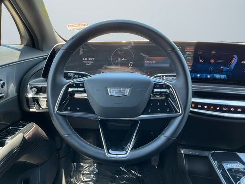 Used 2024 Cadillac Lyriq Tech RWD image 11