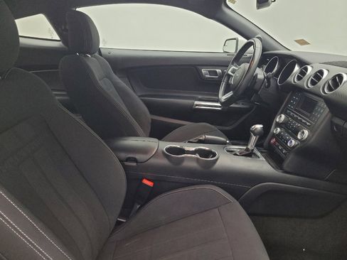 Used 2018 Ford Mustang Coupe RWD image 21