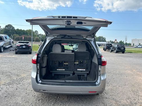 Used 2015 Toyota Sienna LE FWD image 16