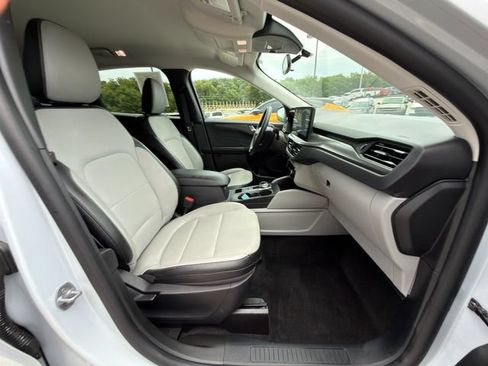 Used 2025 Ford Escape SE FWD image 9