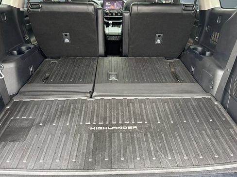 Used 2024 Toyota Highlander Platinum image 12