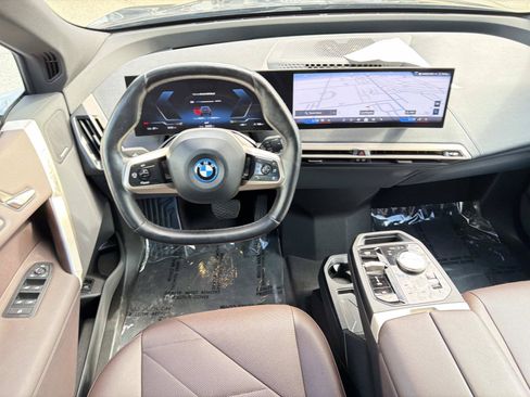 Used 2024 BMW iX xDrive50 w/ Premium Package AWD/4WD image 8