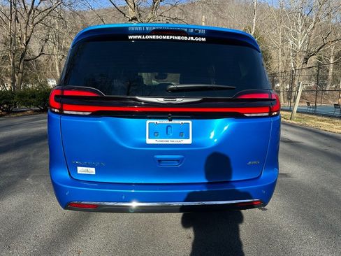 New 2026 Chrysler Pacifica Select image 5