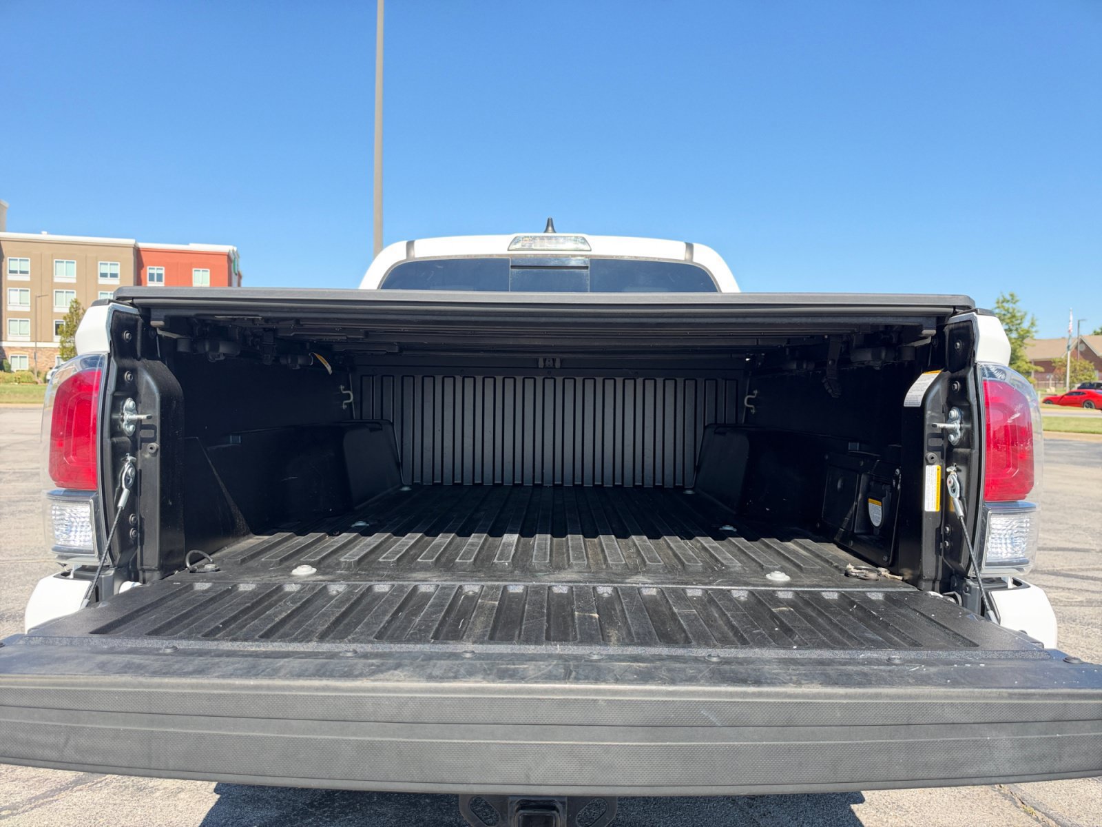 Used 2022 Toyota Tacoma Limited AWD/4WD image 17