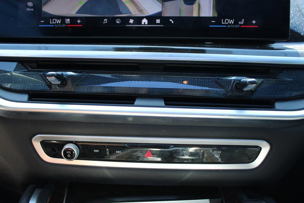 Used 2025 BMW X6 xDrive40i AWD/4WD image 18