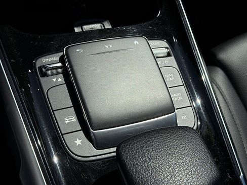 Used 2021 Mercedes-Benz GLB 250 4MATIC w/ Premium Package image 38