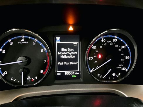 Used 2018 Toyota RAV4 Limited AWD/4WD image 25