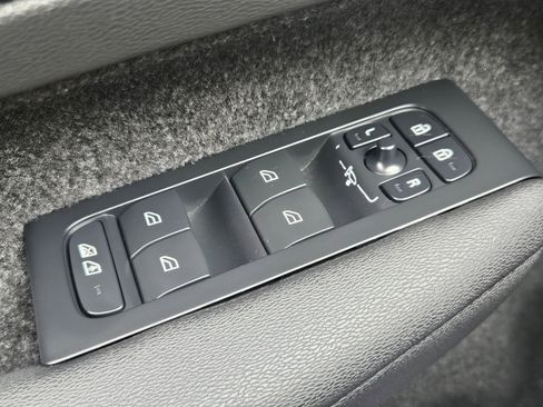 Used 2023 Volvo C40 P8 Recharge Ultimate AWD/4WD image 10