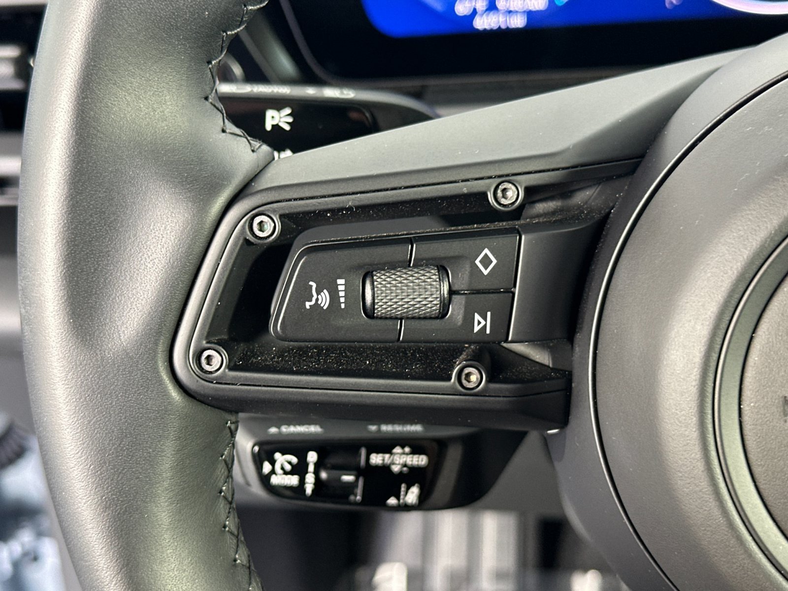 Certified 2025 Porsche Macan Electric RWD image 29
