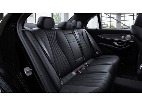 Used 2023 Mercedes-Benz E 350 4MATIC Sedan image 5