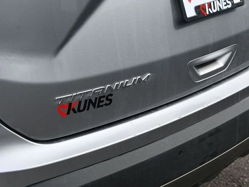 Used 2022 Ford Edge Titanium w/ Equipment Group 301A image 9