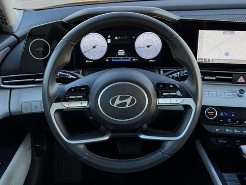 Used 2025 Hyundai Elantra Limited image 29