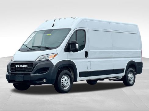 Used 2024 RAM ProMaster 2500 w/ Convenience Group FWD image 3