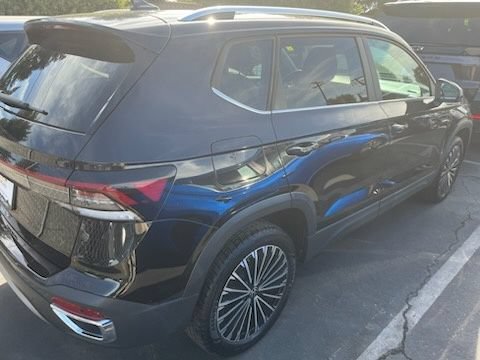 Used 2026 Volkswagen Taos SE FWD image 3