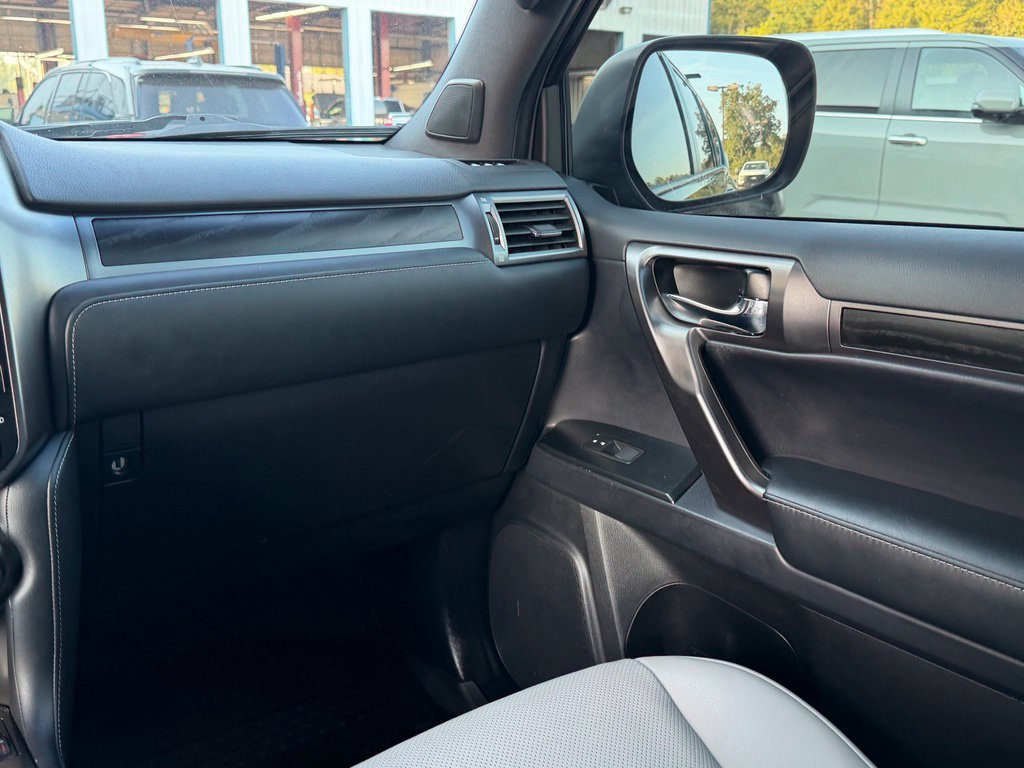 Used 2023 Lexus GX 460 w/ Black Line Special Edition AWD/4WD image 26