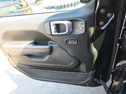 Used 2024 Jeep Wrangler Unlimited AWD/4WD image 10