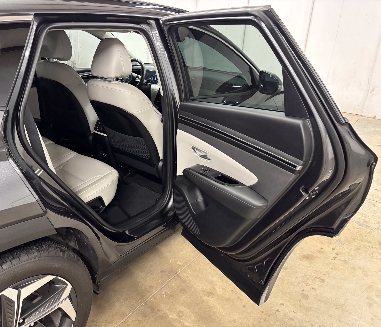 Certified 2023 Hyundai Tucson Limited FWD image 19
