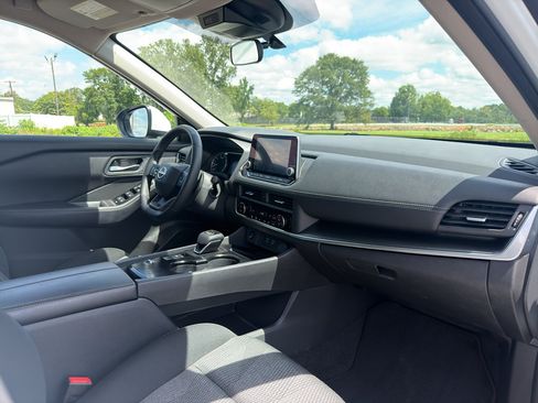 Certified 2025 Nissan Rogue SV FWD image 20