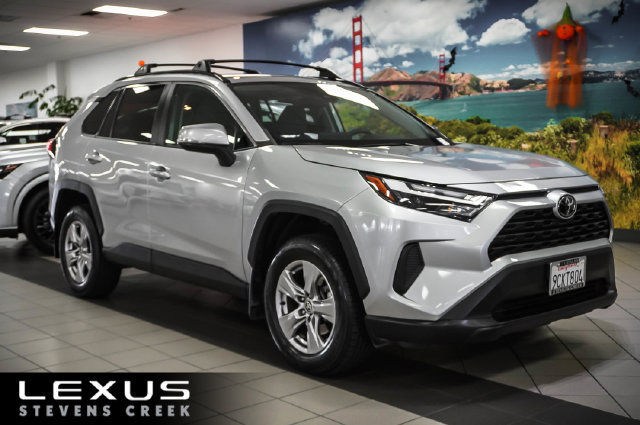 Used 2022 Toyota RAV4 XLE w/ Convenience Package FWD image 1
