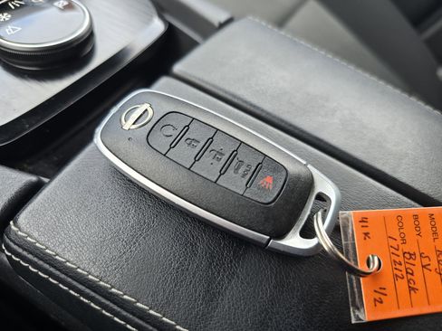 Used 2024 Nissan Rogue SV image 33