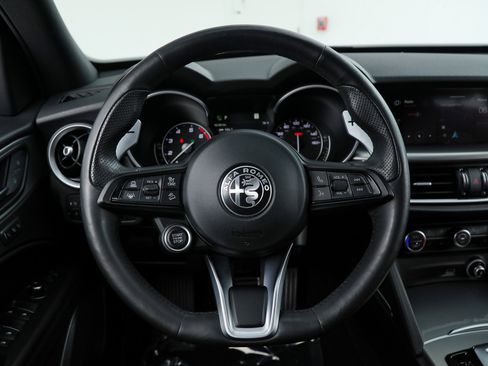 Used 2022 Alfa Romeo Stelvio Veloce AWD/4WD image 20