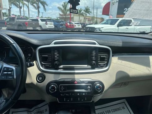 Used 2020 Kia Sorento S FWD image 16