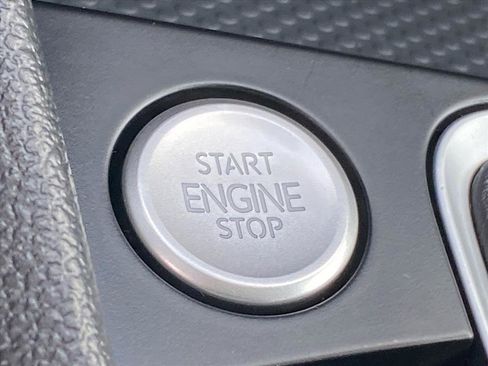 Certified 2025 Volkswagen Jetta SE image 18