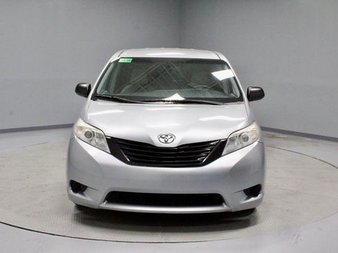 Used 2015 Toyota Sienna L image 4