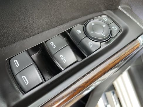 Used 2019 Chevrolet Silverado 1500 High Country w/ High Country Premium Package image 9