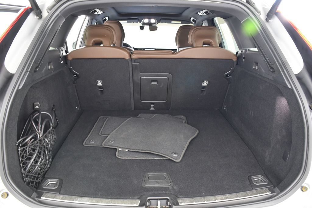 Used 2023 Volvo XC60 T8 Plus AWD/4WD image 24