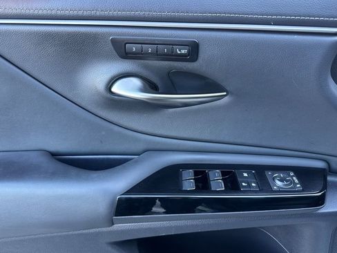 Used 2025 Lexus ES 300h w/ Premium Package image 10