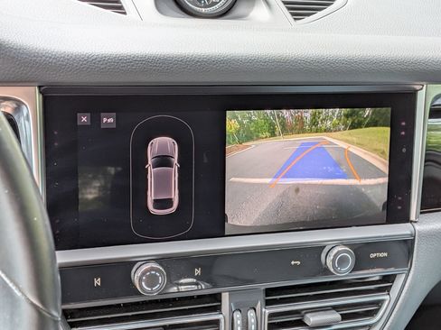 Certified 2022 Porsche Macan S AWD/4WD image 17