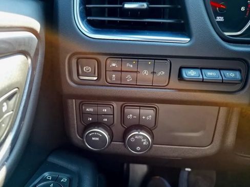 Used 2021 Chevrolet Suburban High Country AWD/4WD image 18