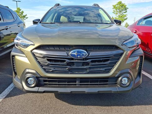 Certified 2025 Subaru Outback Premium AWD/4WD image 2
