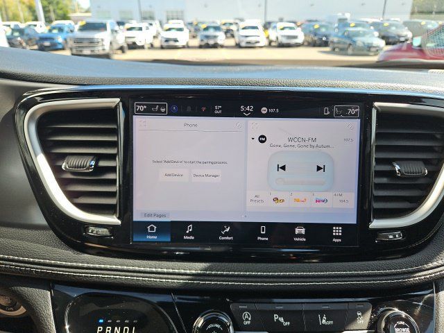 Used 2025 Chrysler Pacifica Select FWD image 24