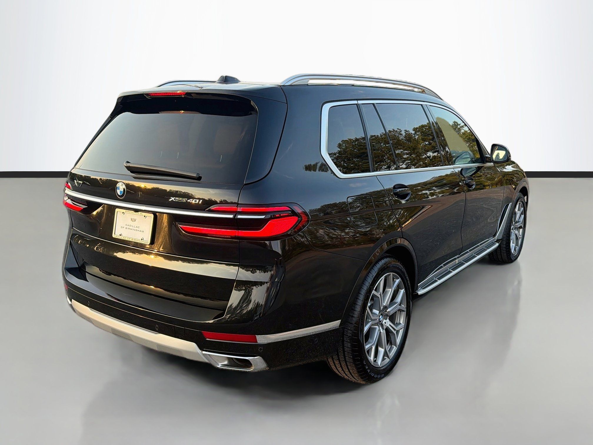 Used 2024 BMW X7 xDrive40i w/ Premium Package AWD/4WD image 5