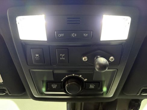 Used 2018 Toyota Tacoma TRD Off-Road w/ Technology Package image 30