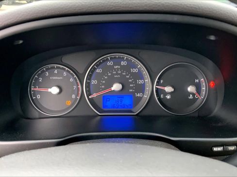 Used 2011 Hyundai Santa Fe GLS image 23