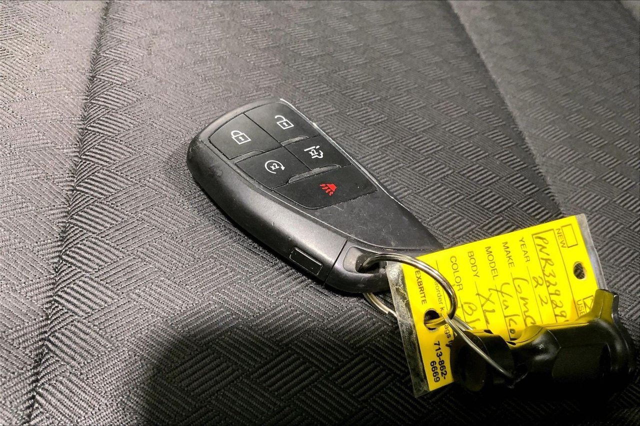 Used 2022 GMC Yukon XL SLE w/ Gmc Pro Safety Plus Package RWD image 11