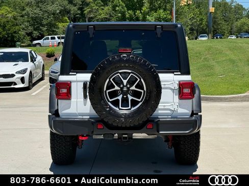 Used 2024 Jeep Wrangler Unlimited Rubicon AWD/4WD image 12