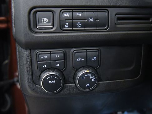 Used 2023 Chevrolet Tahoe Premier AWD/4WD image 21