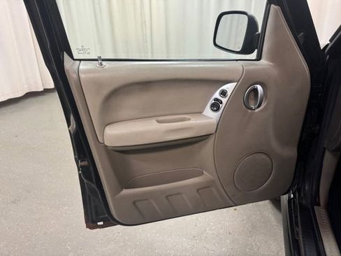 Used 2005 Jeep Liberty Limited AWD/4WD image 12